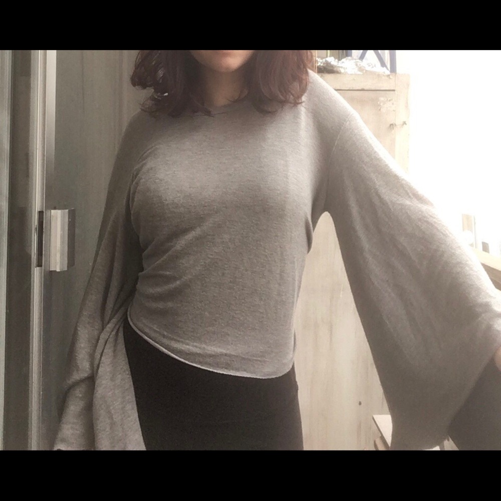 loose gray long sleeve shirt!